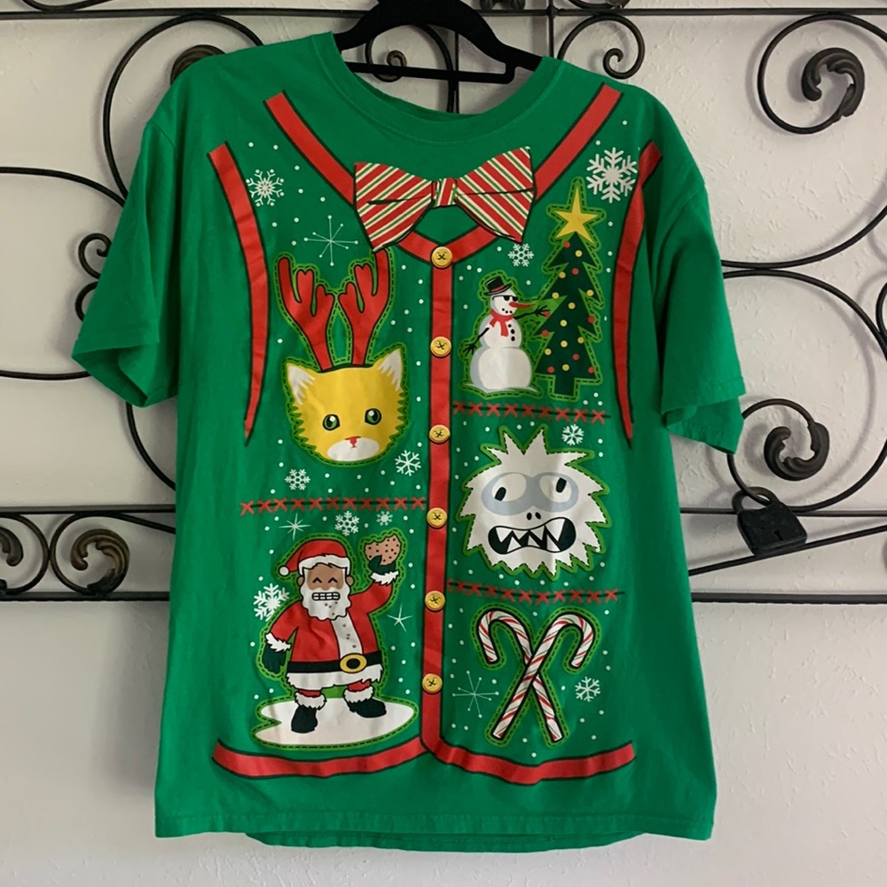 Christmas short sleeve T-shirt. Green with printed bow tie. Size large